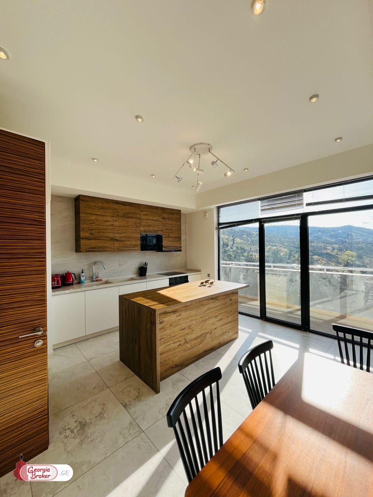 nearly repaired 6-room apartment for sale